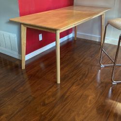 Brand new, Barley Used Solid Oak Dining Table 