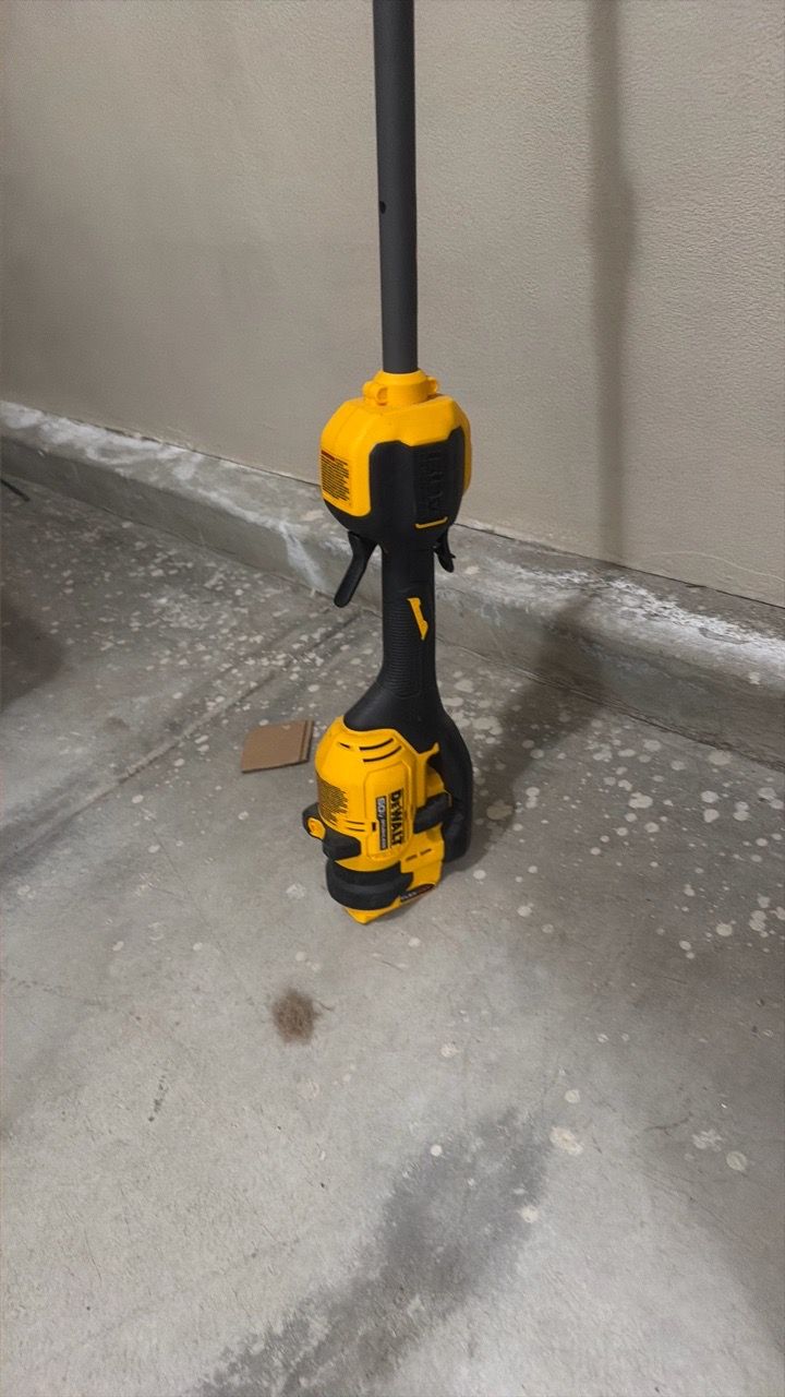 Straight Key Shaft DeWALT grass cutter electric for Sale in Huntington Beach, CA - OfferUp