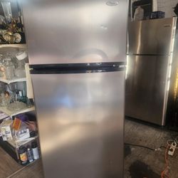 whirlpool Refrigerator 67x28x28 
