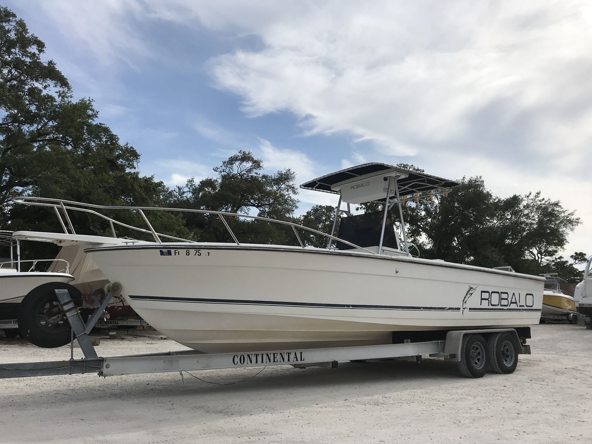 1992 Robalo 2520 CC twin 2005 Mercury 200 EFI