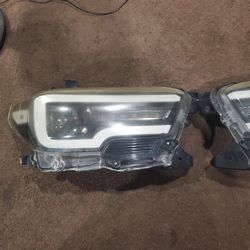 16-20 Toyota Tacoma Headlights
