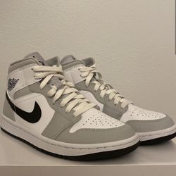 light smoke grey jordan 1 mid W