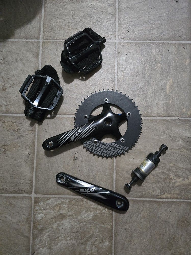 Crankset With Bracket And Pedals