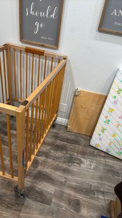 Wooden Baby Crib with Wheels
