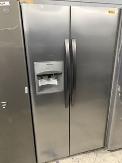 Frigidaire side by side in stainless steel