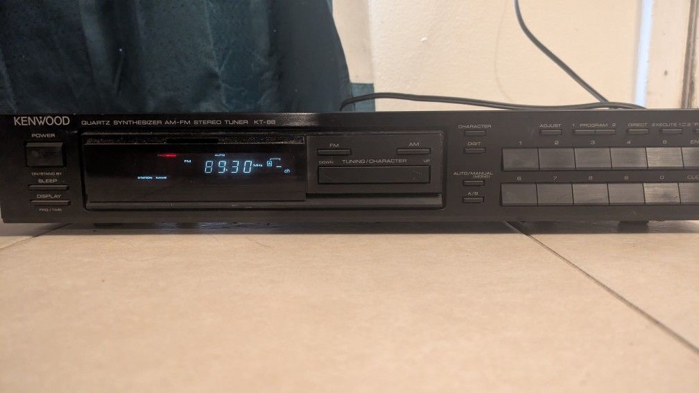 Vintage AM-FM Stereo Tuner Synthesizer KT-88