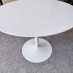Modern Round White Dining Table – Minimalist Tulip Style