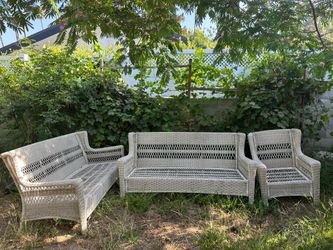 Beautiful 3-Piece Wicker Patio Furniture Set