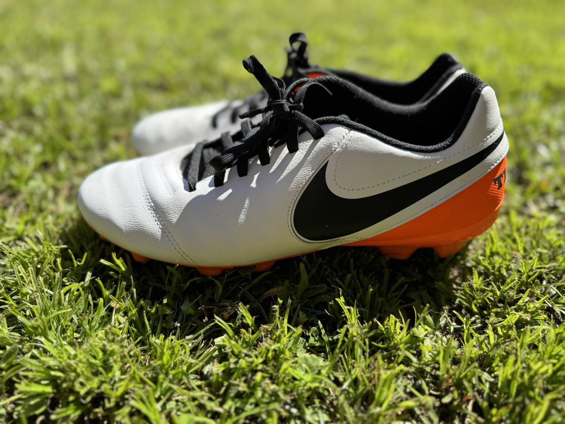 Soccer Nike Shoes Sizes 7.5 and 8 (Read description)