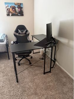 gaming desk and chair