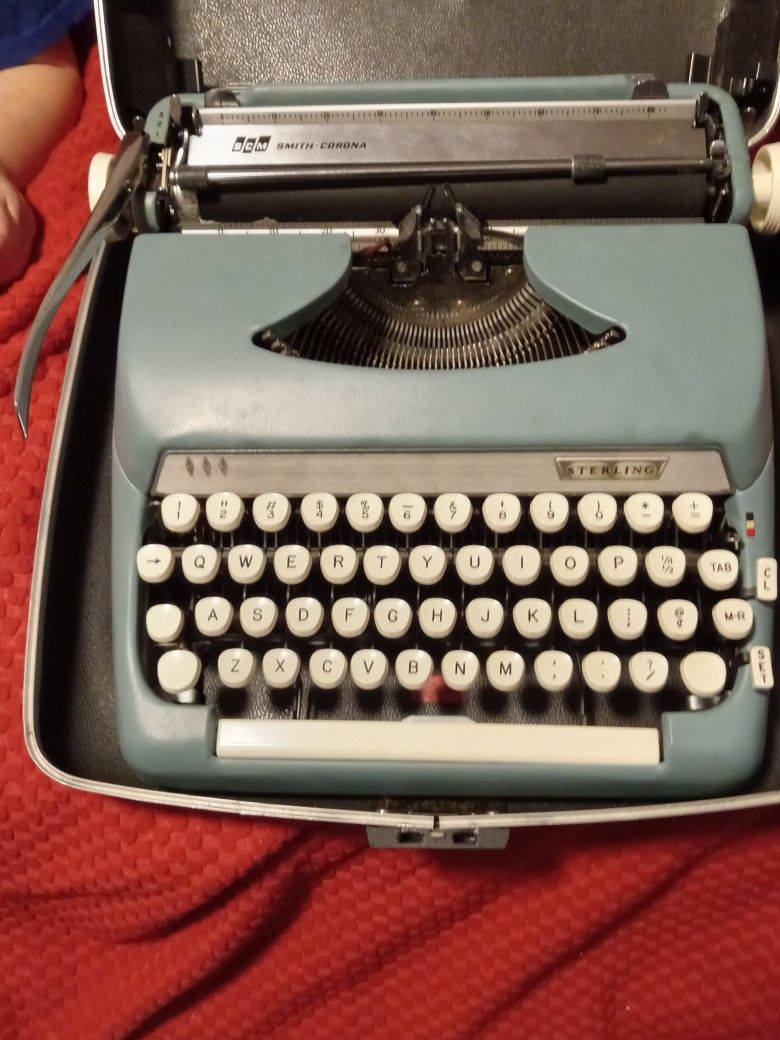 Smith -Corona Antique Typewriter In Permant Carry Around Box