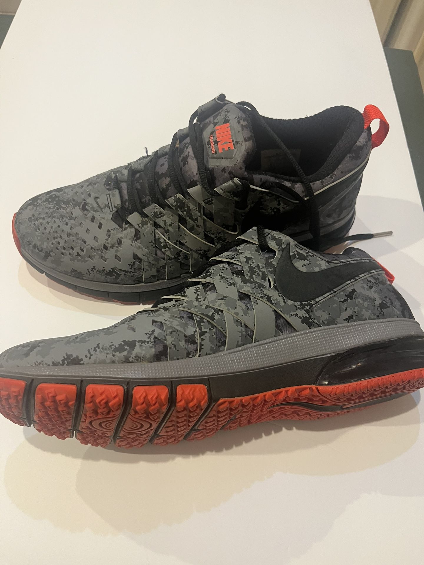 NIKE AIR FINGERTRAP MAX SIZE 12