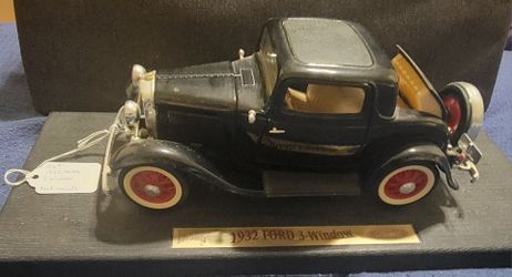 Road Legends 1932 Ford 3-Window Diecast Model Car