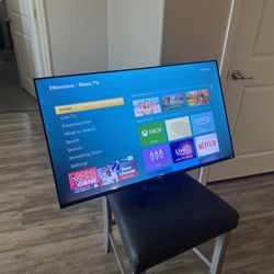 Hisense 40” Roku Smart TV with Remote + Wall Mount