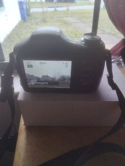 Sony Cyber-Shot DSC-H200 20MP Camera