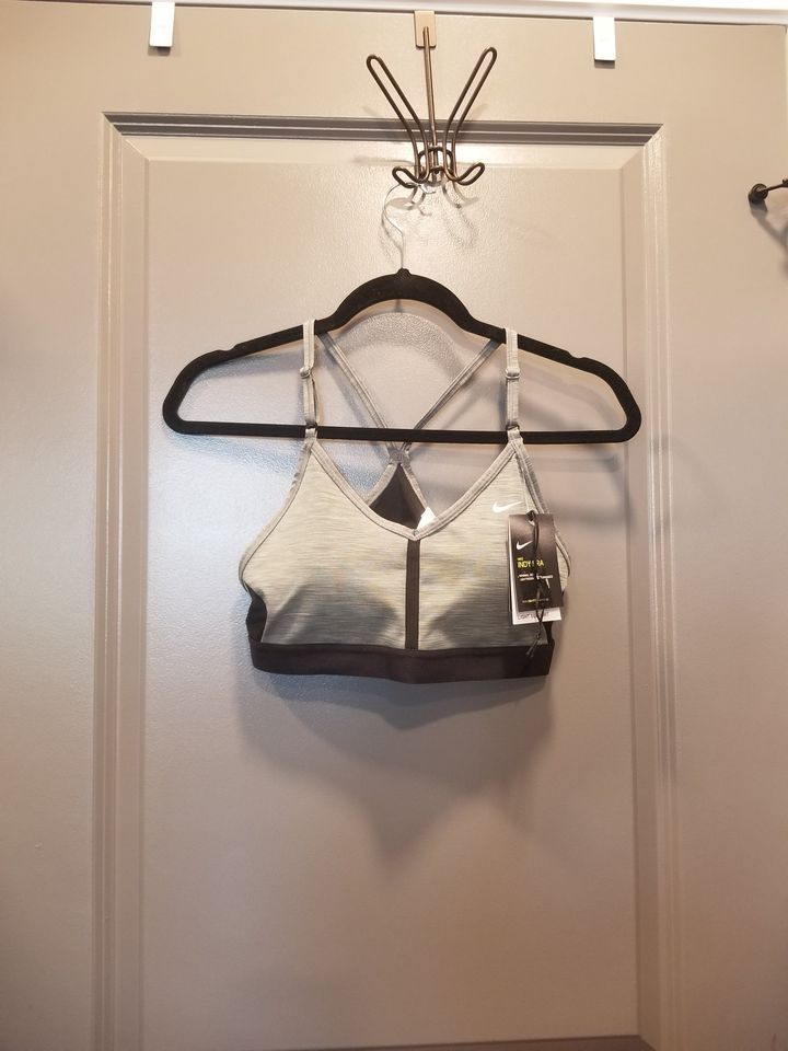 Nike V-Neck Sports Bra - M