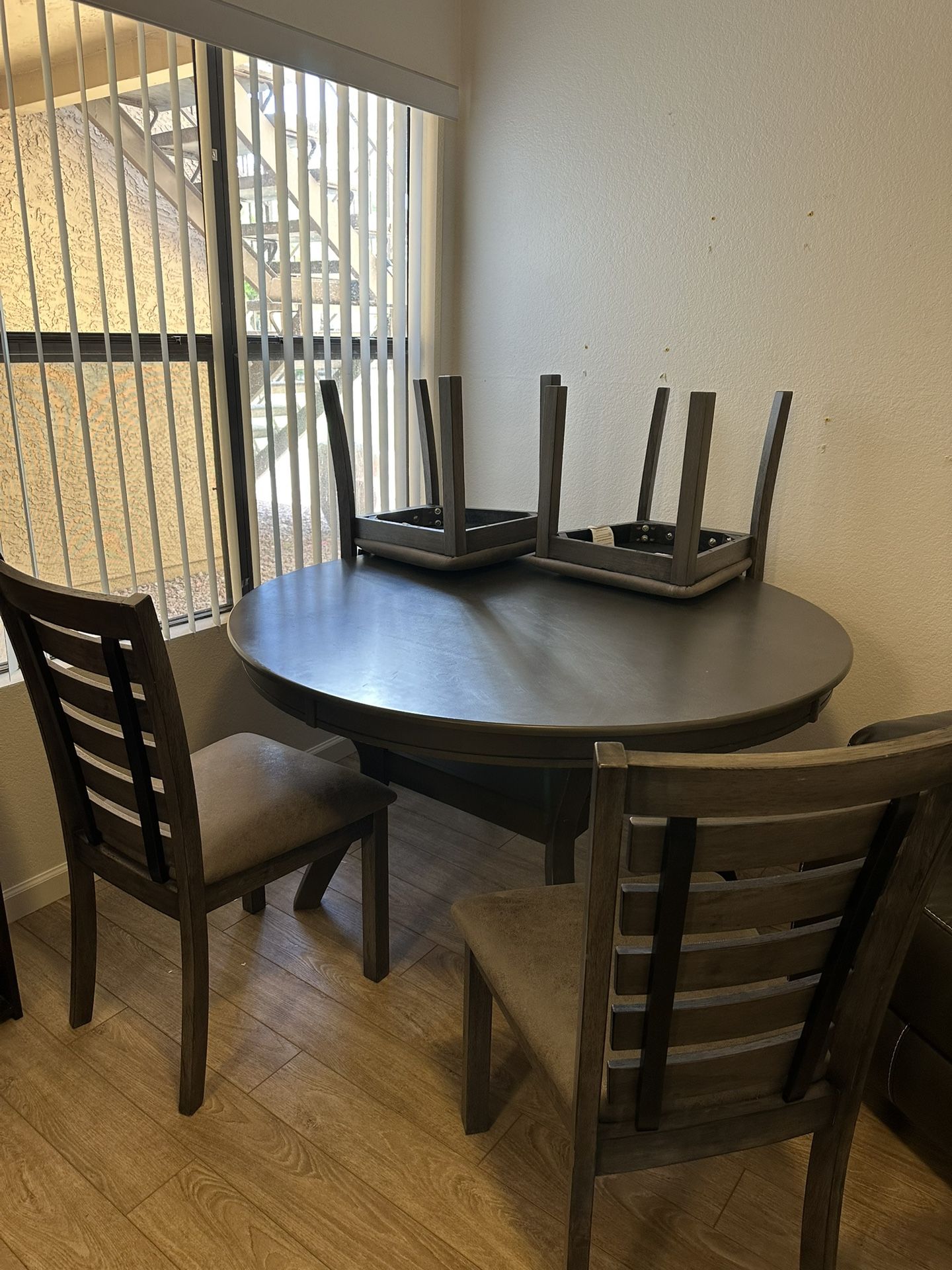 Amherst Dining Table And Chairs