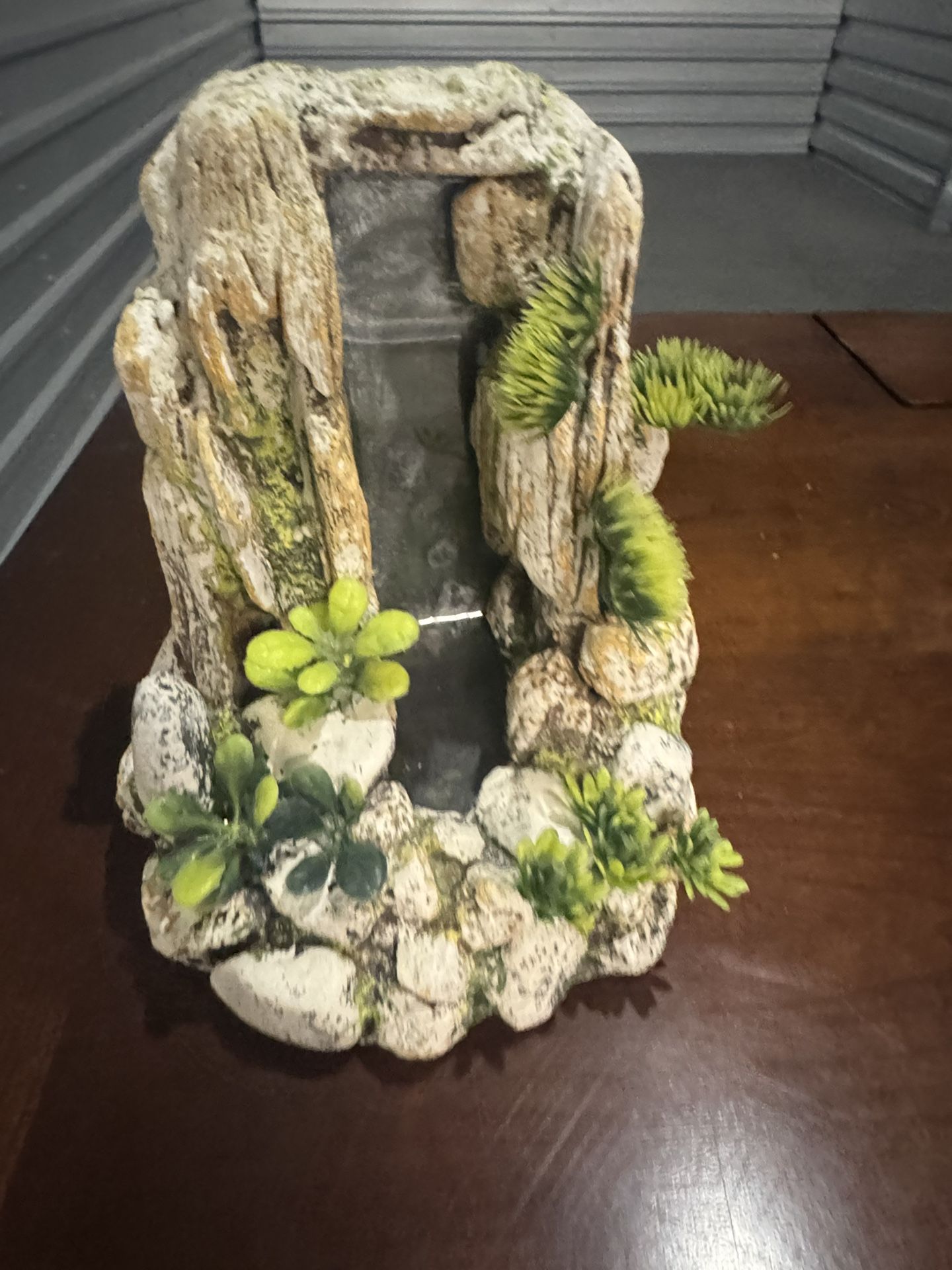 Fish/reptile Waterfall Toy