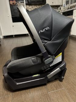 Nuna Pipa Lite Car Seat And Base