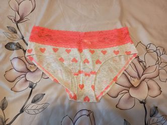 NWT Victoria's Secret Coral Peach Pink Low-Rise Hip Hugger Lace Heart Panty Underwear Medium
