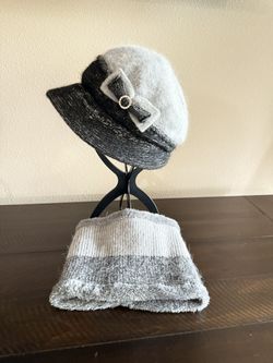winter women's Hat (fleece lined inner) Neck warmer set never worn new