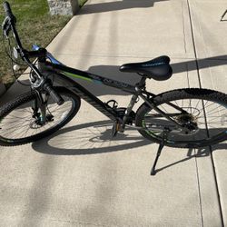 Schwinn Bicycle - Mountain Pass - Like New!