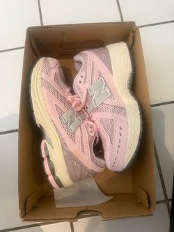 New Balance 1906R Pink Sneakers 5 1/2 youth