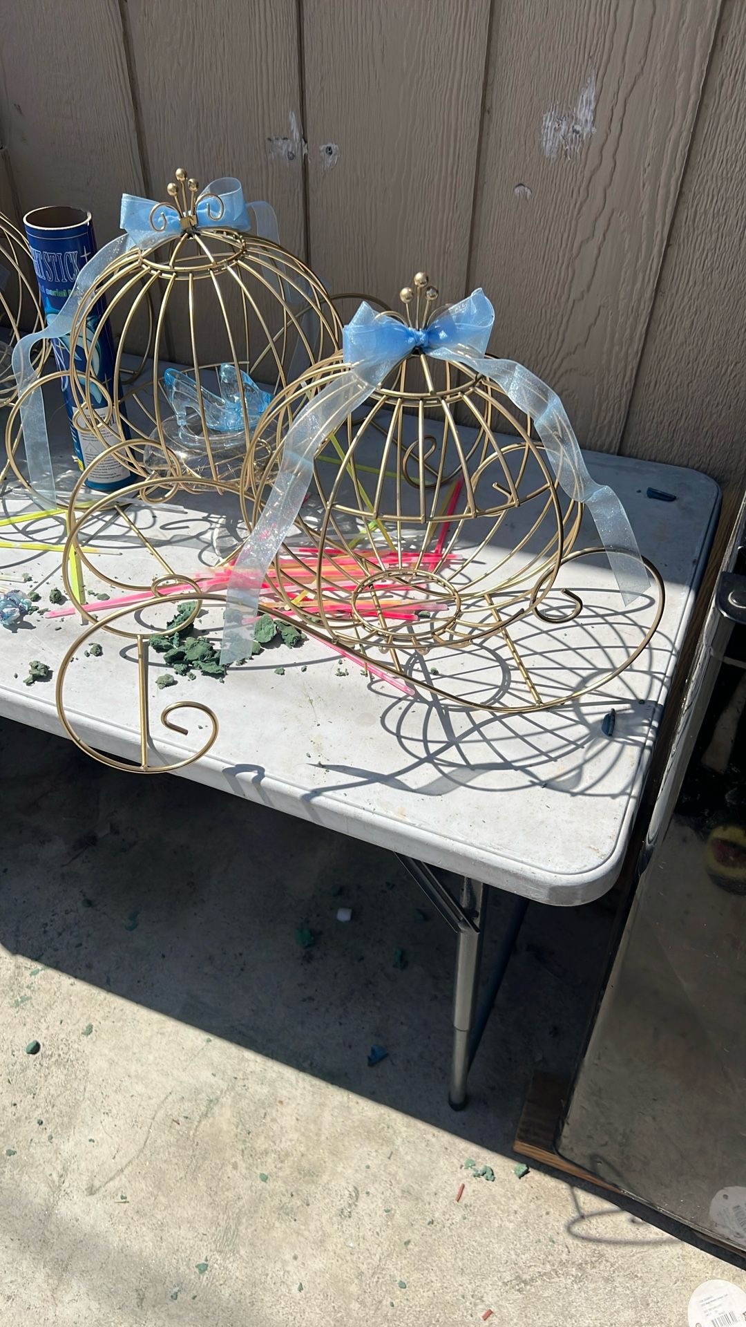 carriage Centerpiece Gold 