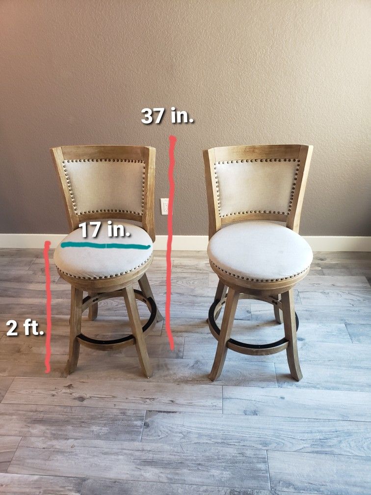 Spinning Barstool Set