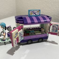 LEGO EMMA'S ART STAND FRIENDS set 41332