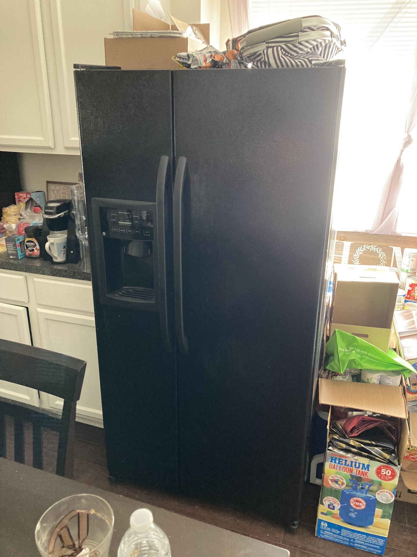 Old Fridge, Good For Parts..FREE.. Need Picked Up Today 10/24/21
