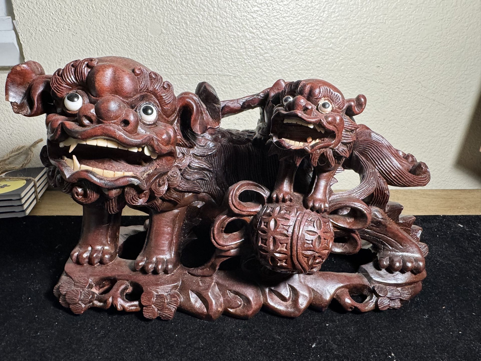 ANTIQUE CHINESE CARVED WOOD FOO DOG MYSTICAL BEAST AND PUPPY WITH GLASS EYES