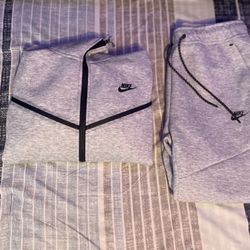 Nike Tech Set Large Pants Medium Jacket 