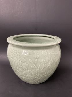 Chinese Celadon Glaze Floral Design Vase   8.5"