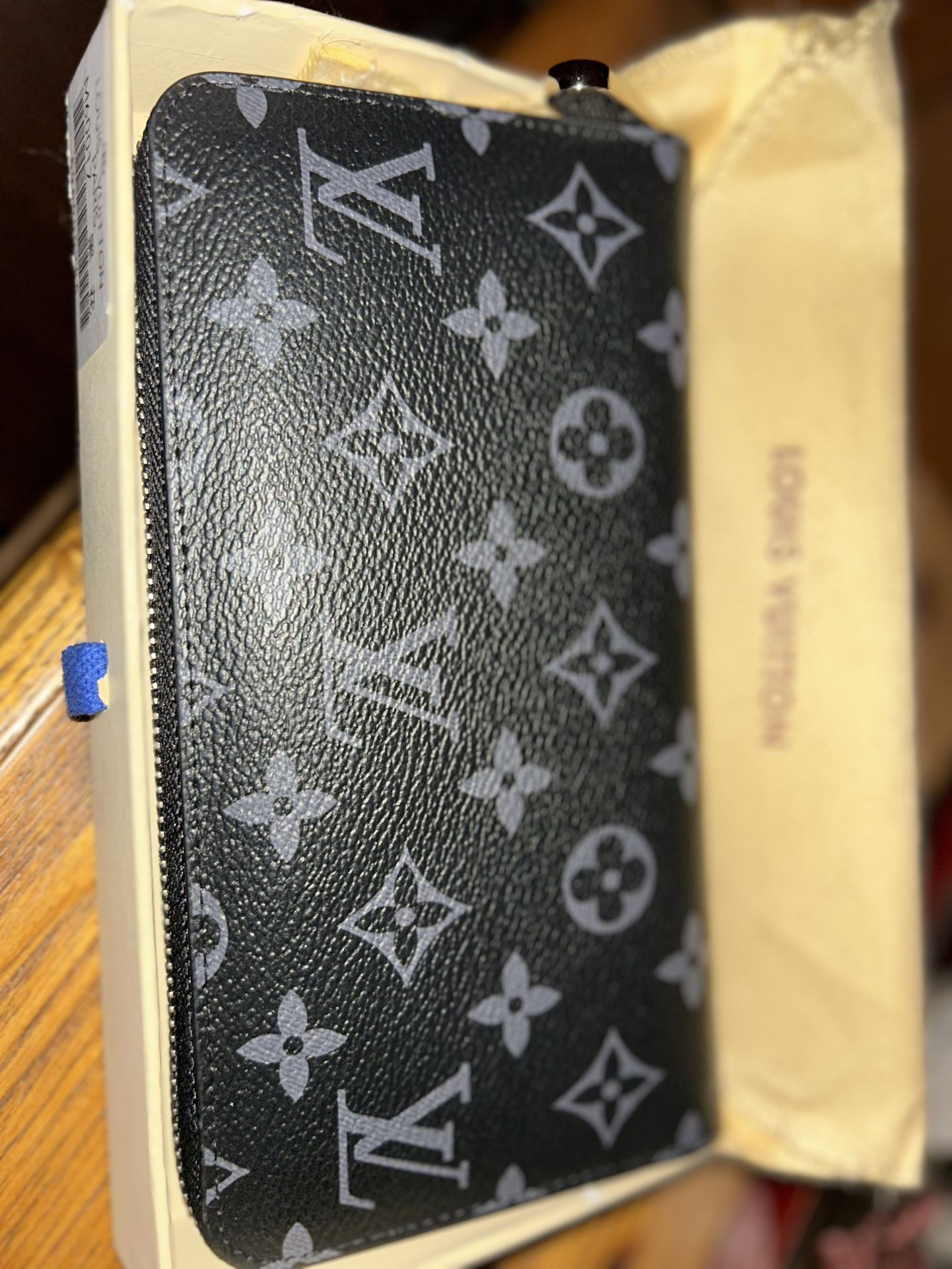 Louie Vuitton Zippy Wallet