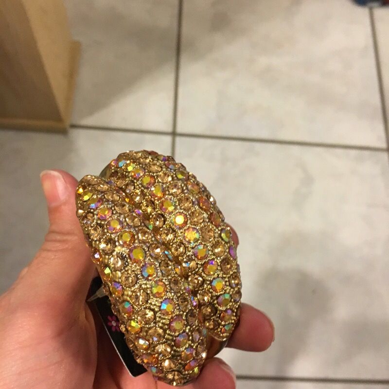 Costume bracelet (rose gold tone )