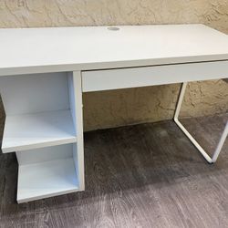 White Desk with Storage - Local Delivery Available for an Additional Fee - See My Other Items 😎