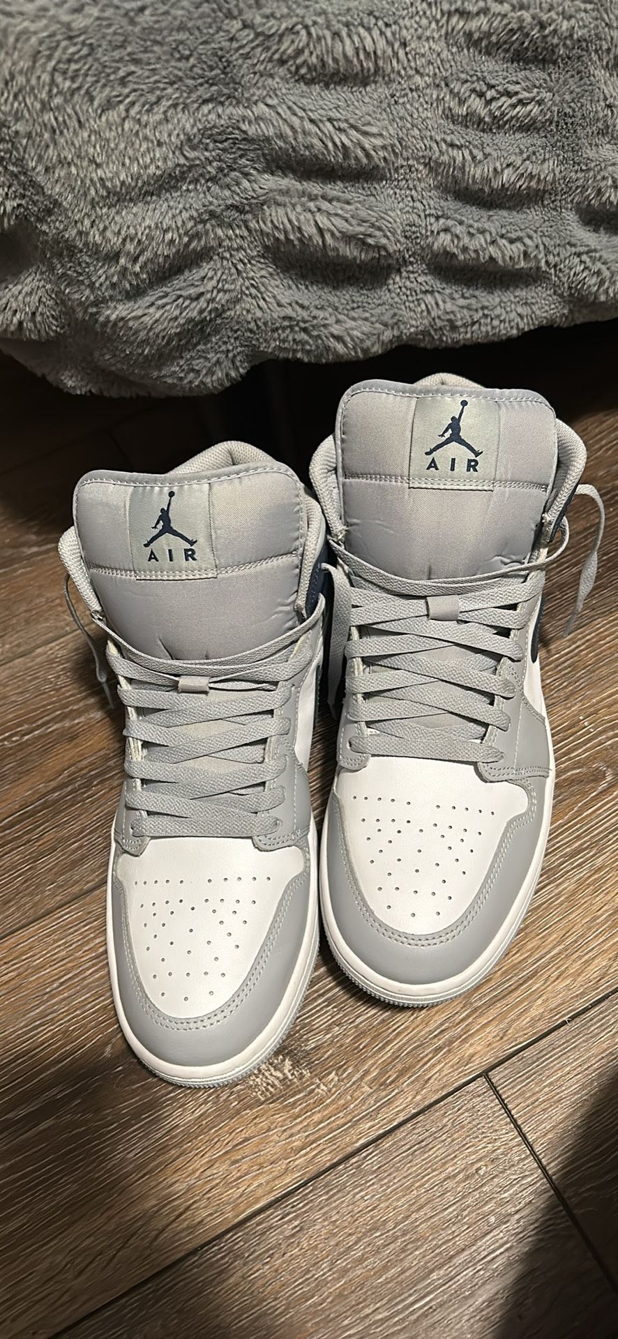 Jordan 1 mids