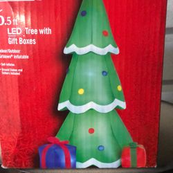 6.5' LED Tree w/ Gift Box