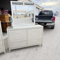 🎁BEAUTIFUL ASHLEY KING SIZE  GRAY COLOR BEDROOM SET: BED FRAME, DRESSER, MIRROR, NIGHTSTAND🎁