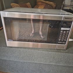 PANASONIC MICROWAVE. 