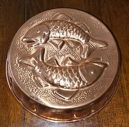 Vintage Copper Fish Mold / Wall Hanging Decorative Baking Pan – Round Relief Twin Fish Design