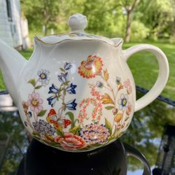 Vintage Robinson Design Group Floral 1989 Collectible Teapot Made In Japan.