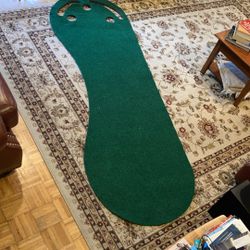 Putting Green Almost New !!