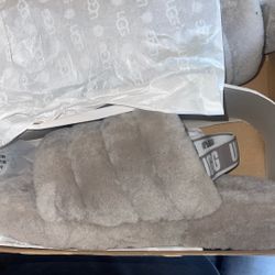 UGG Fluffy Slides 