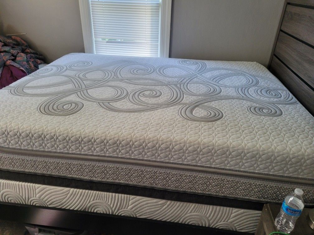 Serta Mattress for Sale in Hammond, IN OfferUp