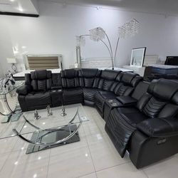 Reclining sectional sofa