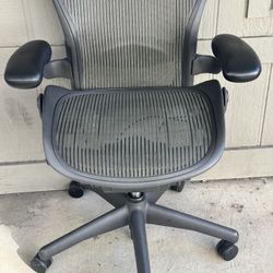 Herman Miller Aeron Chair Size B