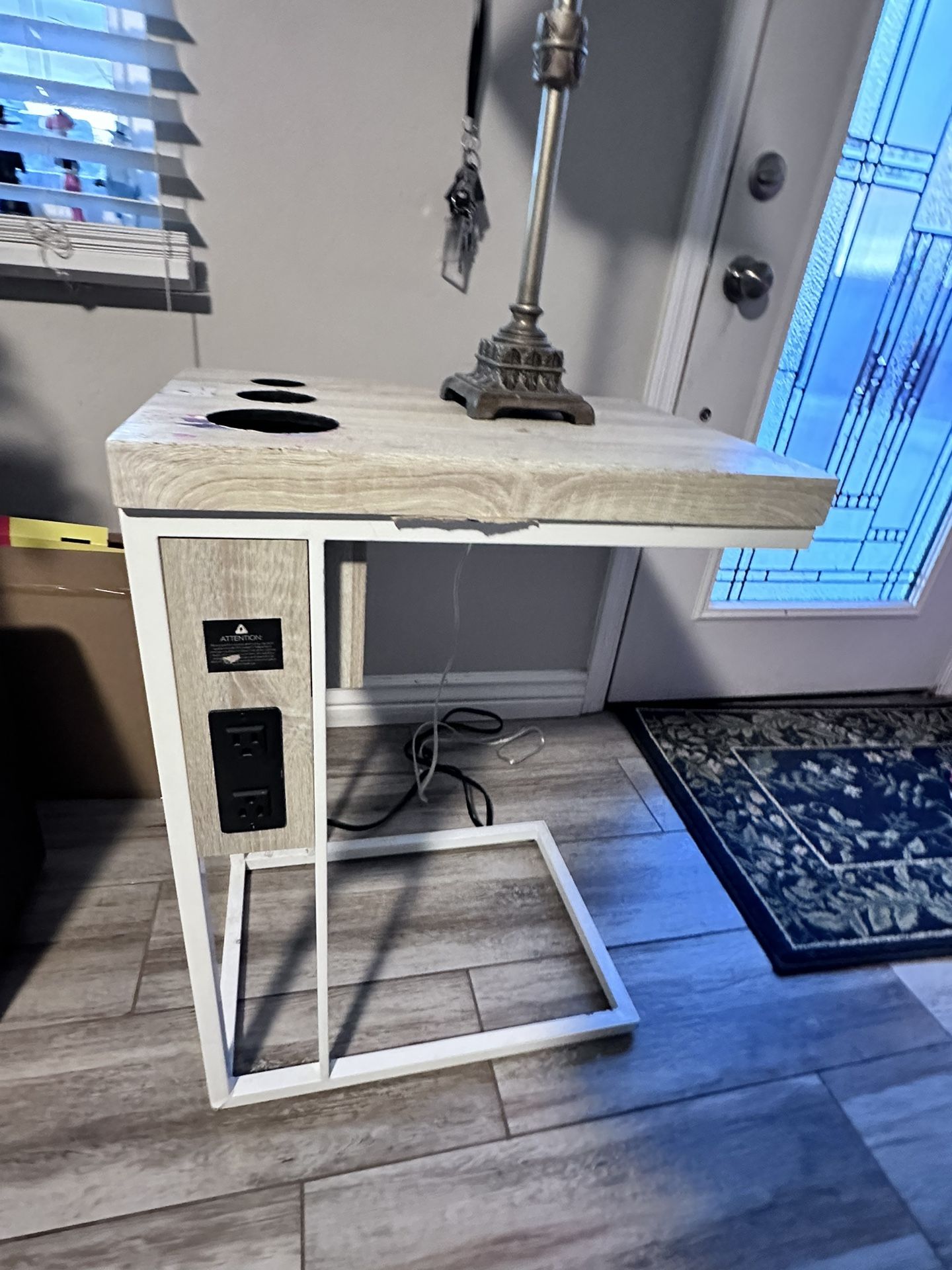 Small Desk Whit Lamp