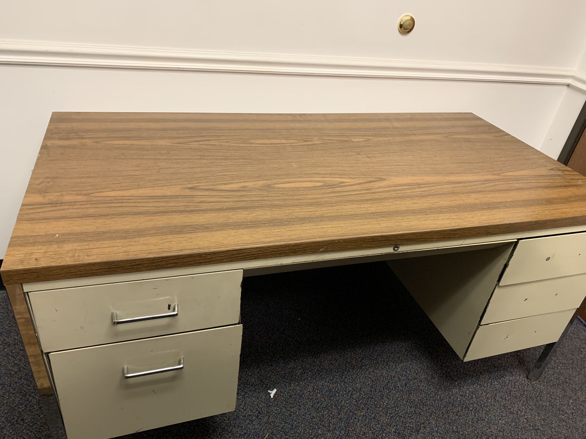 Used office furniture desks/chairs/cabinets